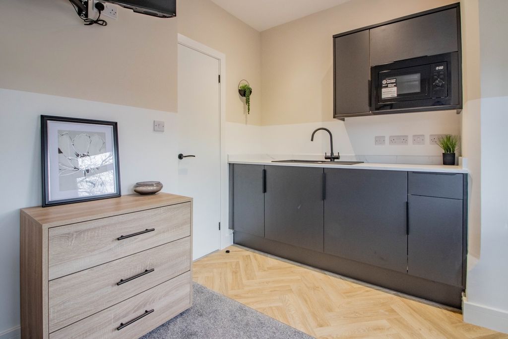Property photo 3 of 12 E-3