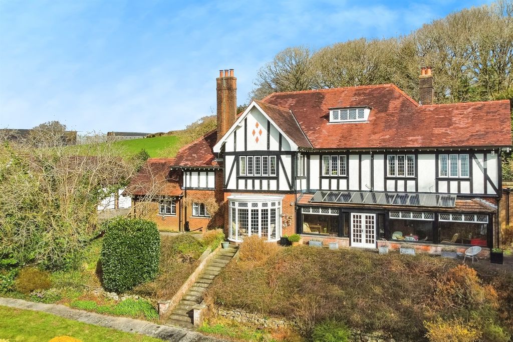 Property photo 2 of 34