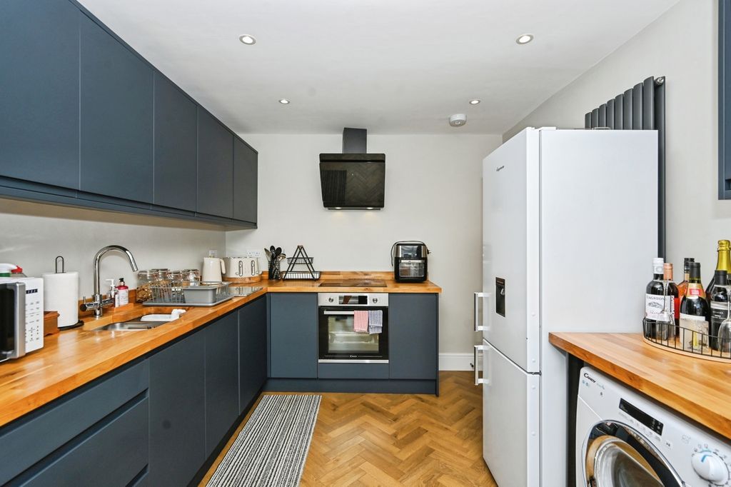 Property photo 3 of 17 Pbox-Img.Jpg