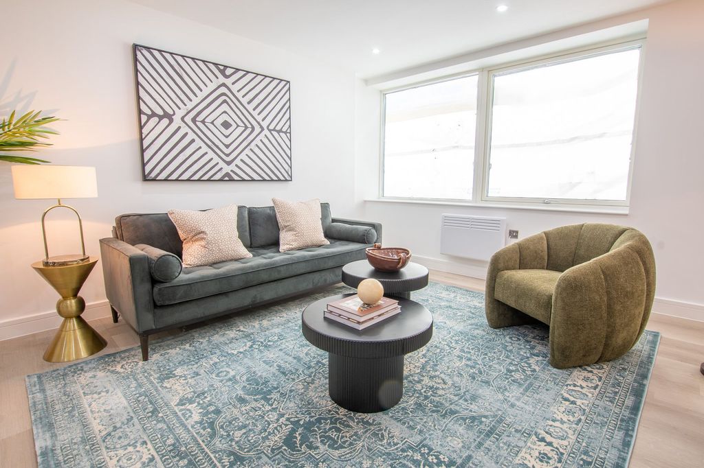 Property photo 2 of 16 Lounge