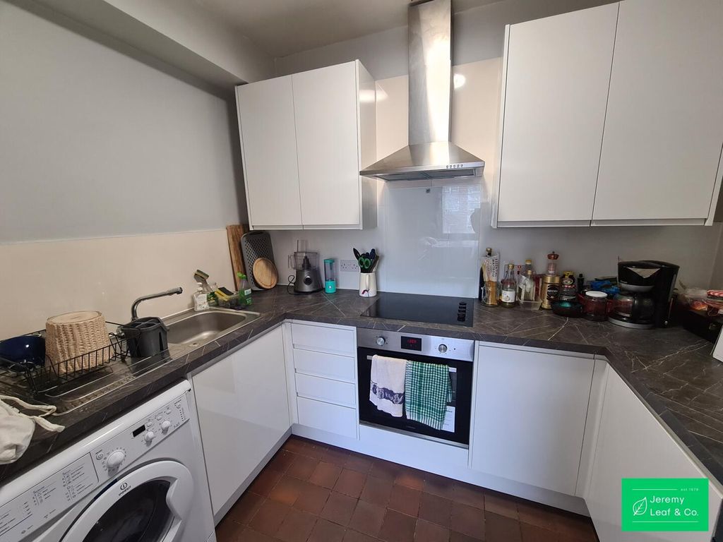 Property photo 3 of 7 Kitchen