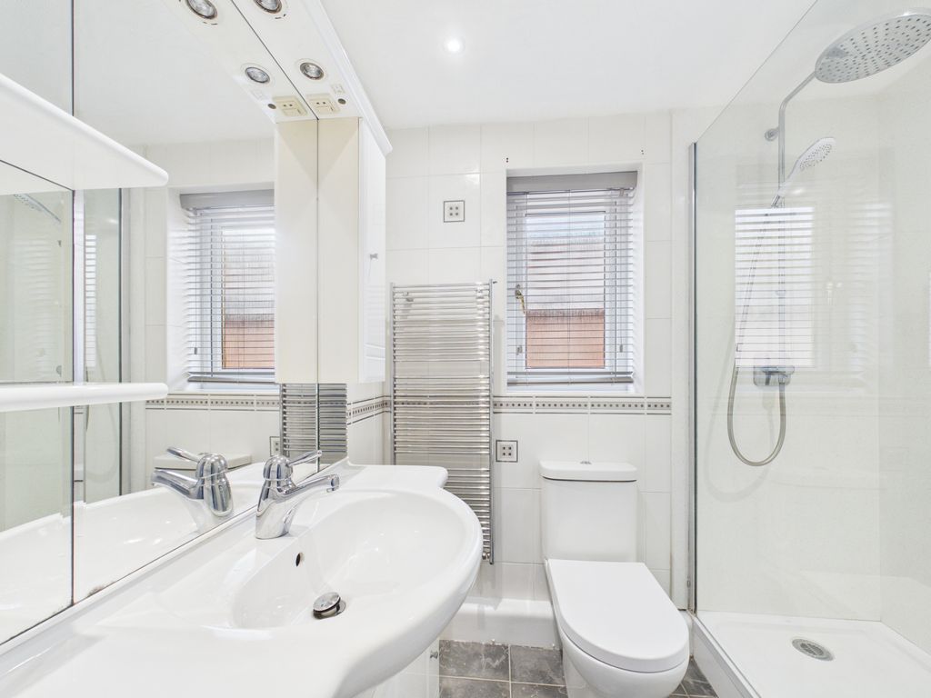 Additional image 11 of 2 bed flat for saleThe Close, Hull, Yorkshire HU7