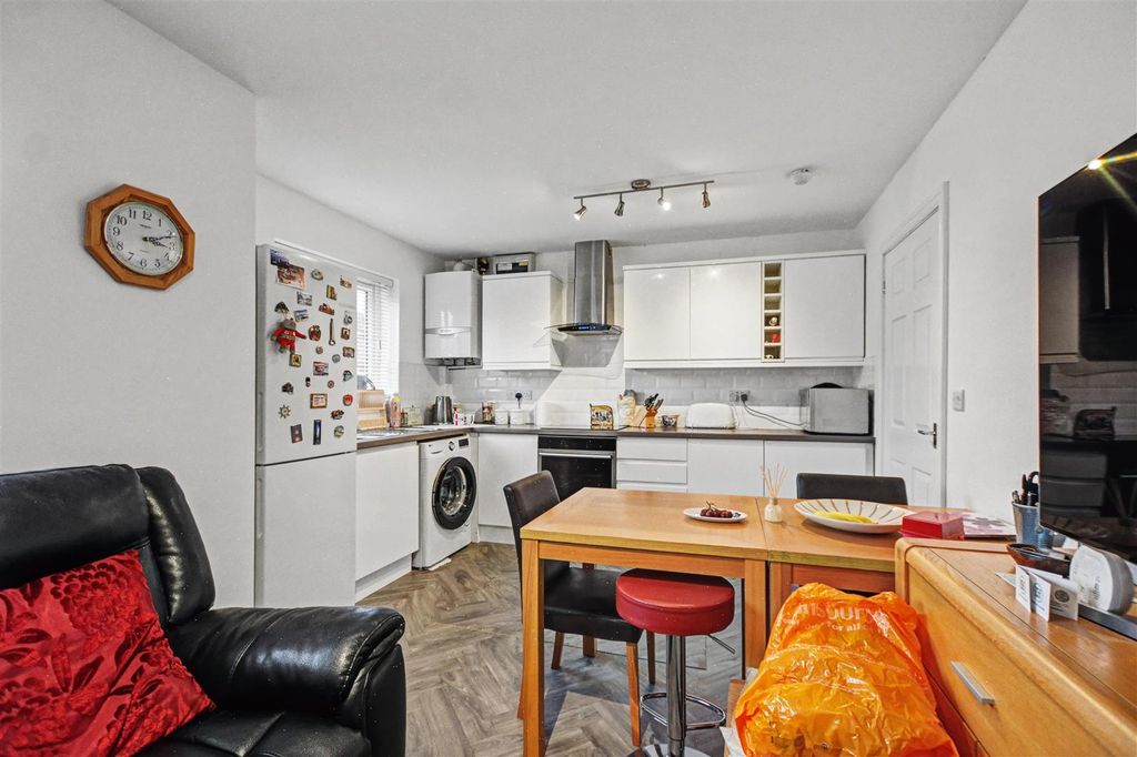 Property photo 3 of 16 Kitchen Diner