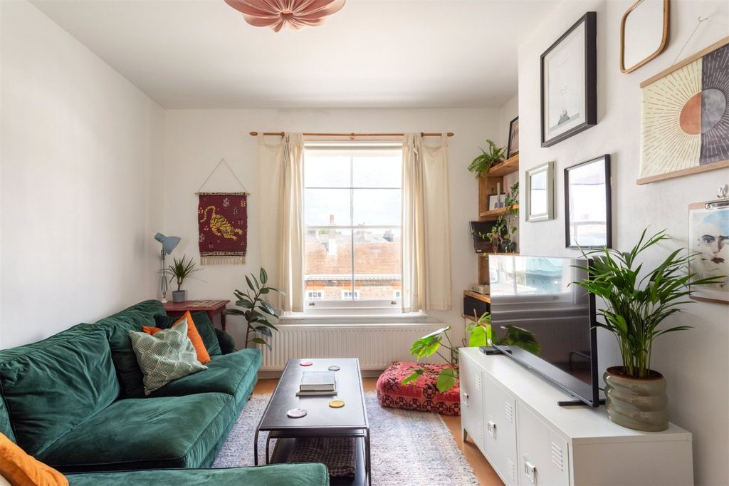 Property photo 3 of 8 Picture No. 18