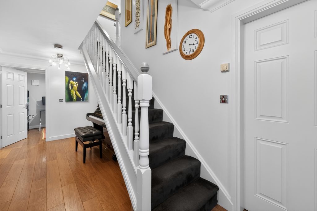 Property photo 2 of 21 Entrance Hallway