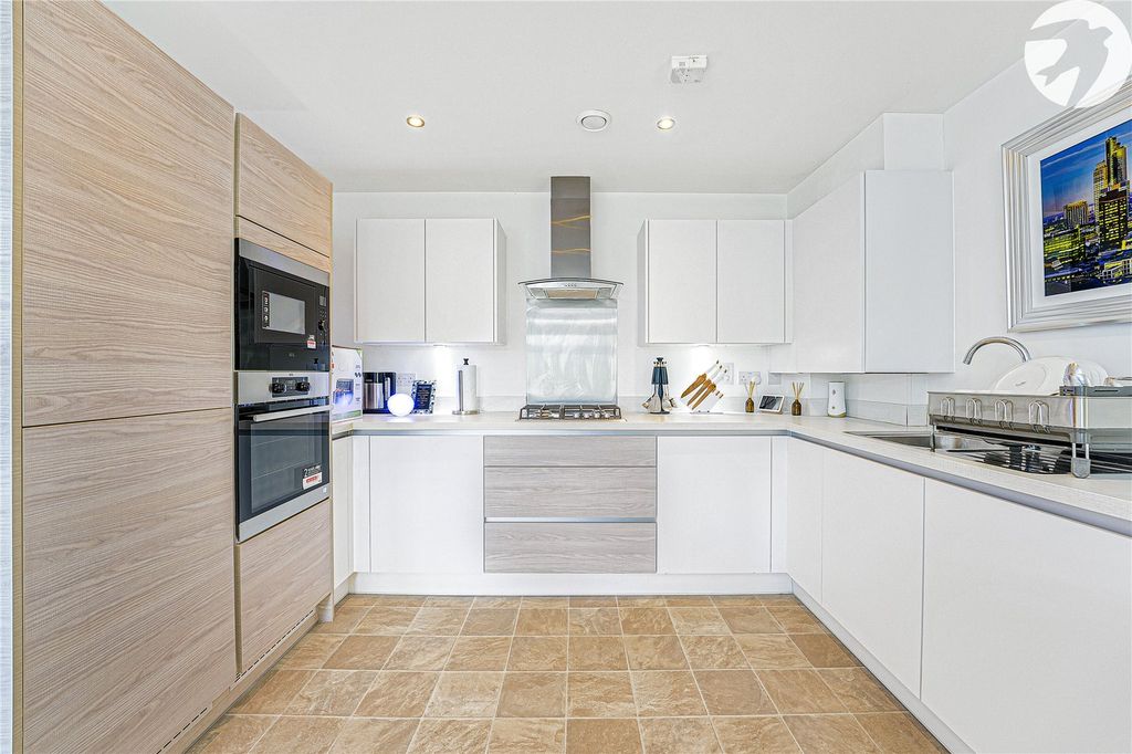 Property photo 3 of 18 Kitchen Area