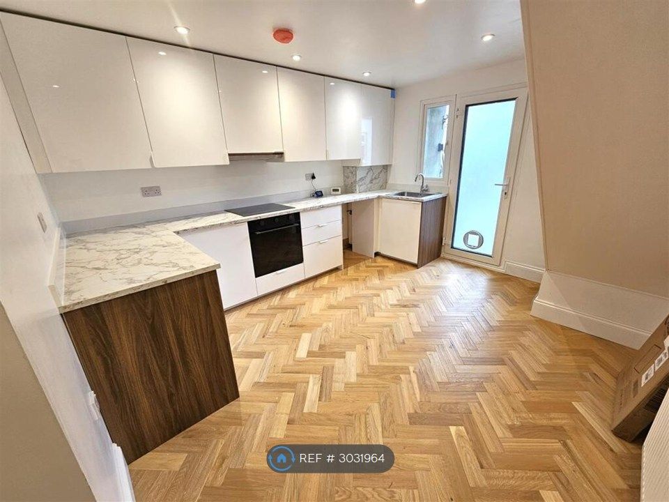 Property photo 2 of 19 Kitchen
