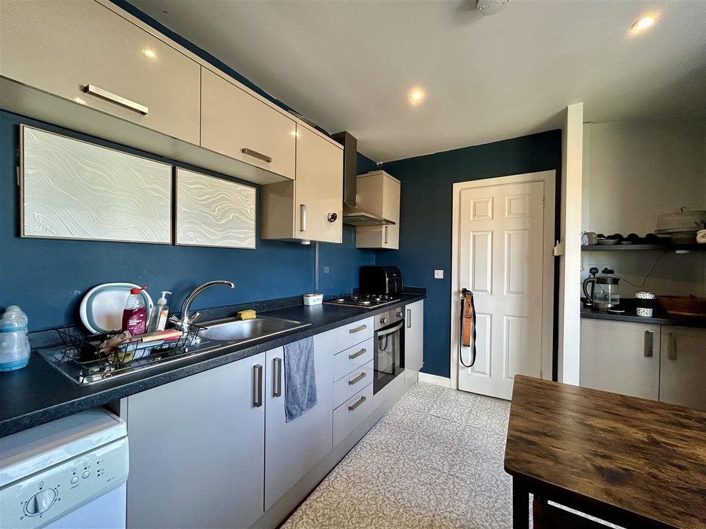 Property photo 3 of 21 Kitchen Dining Room