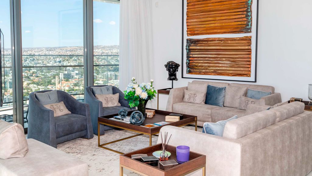 Property photo 2 of 22