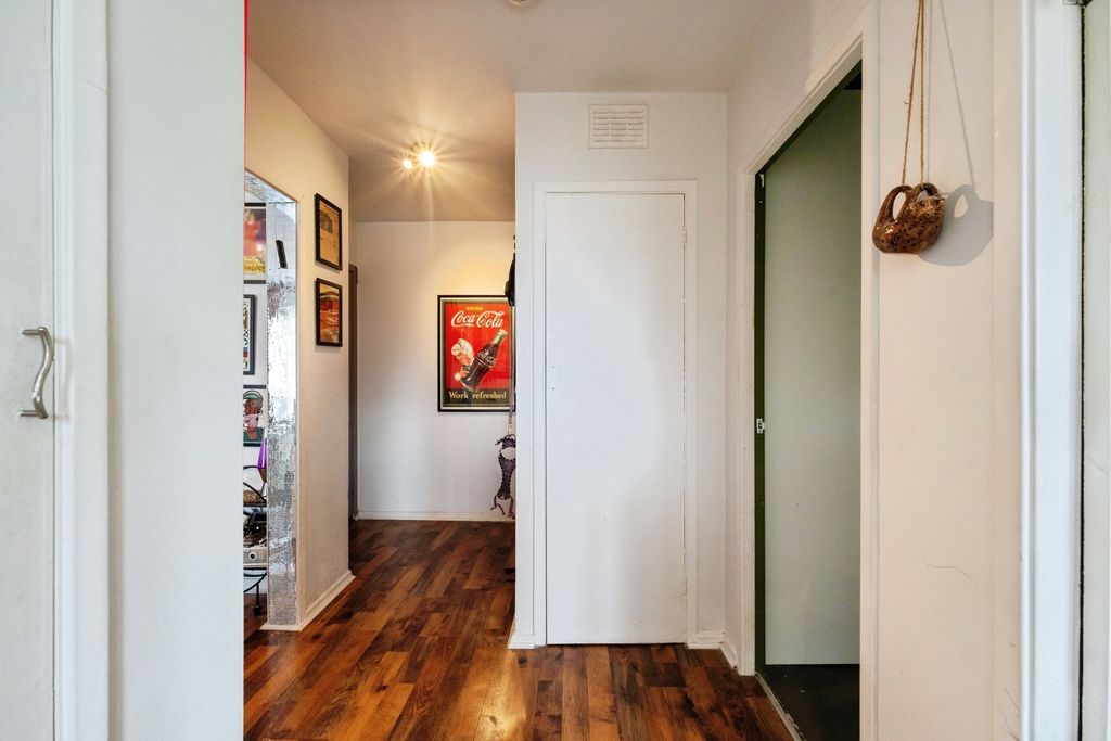 Property photo 3 of 12 Pbox-Img.Jpg