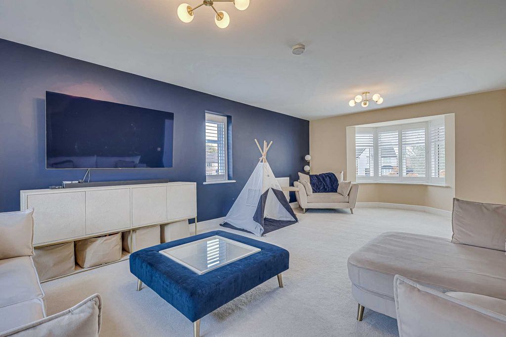 Property photo 2 of 48