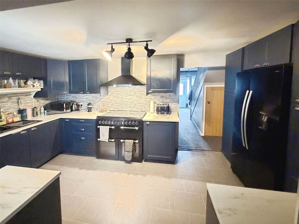 Property photo 2 of 18 Kitchen