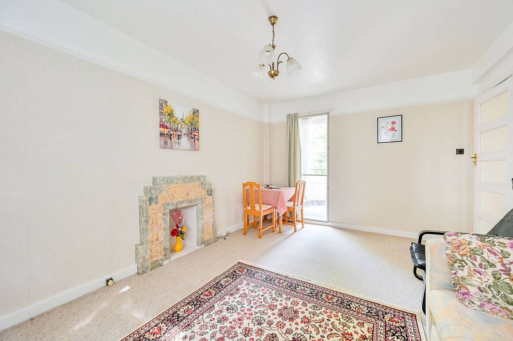 Property photo 3 of 9