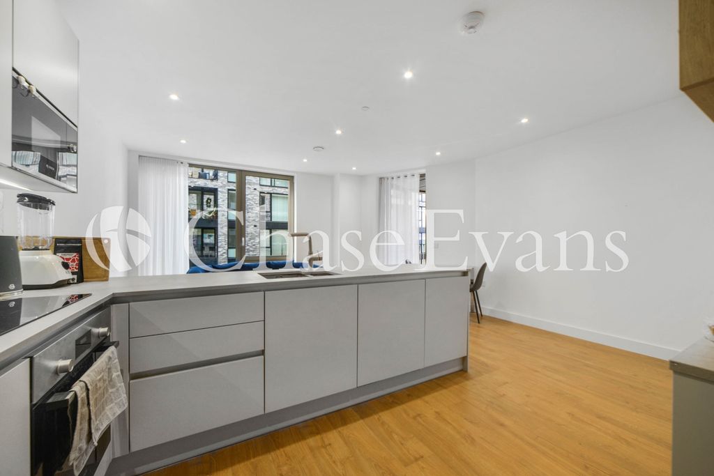 Property photo 3 of 18 Cordwainer House, Ab