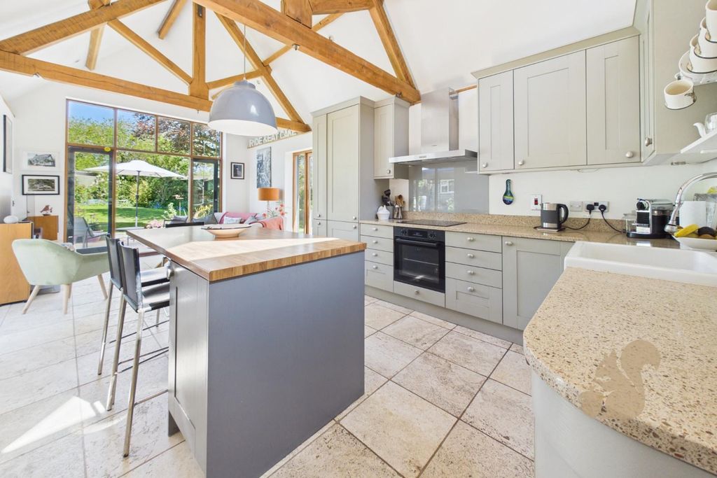 Property photo 2 of 28 Kitchen/Breakfast Room