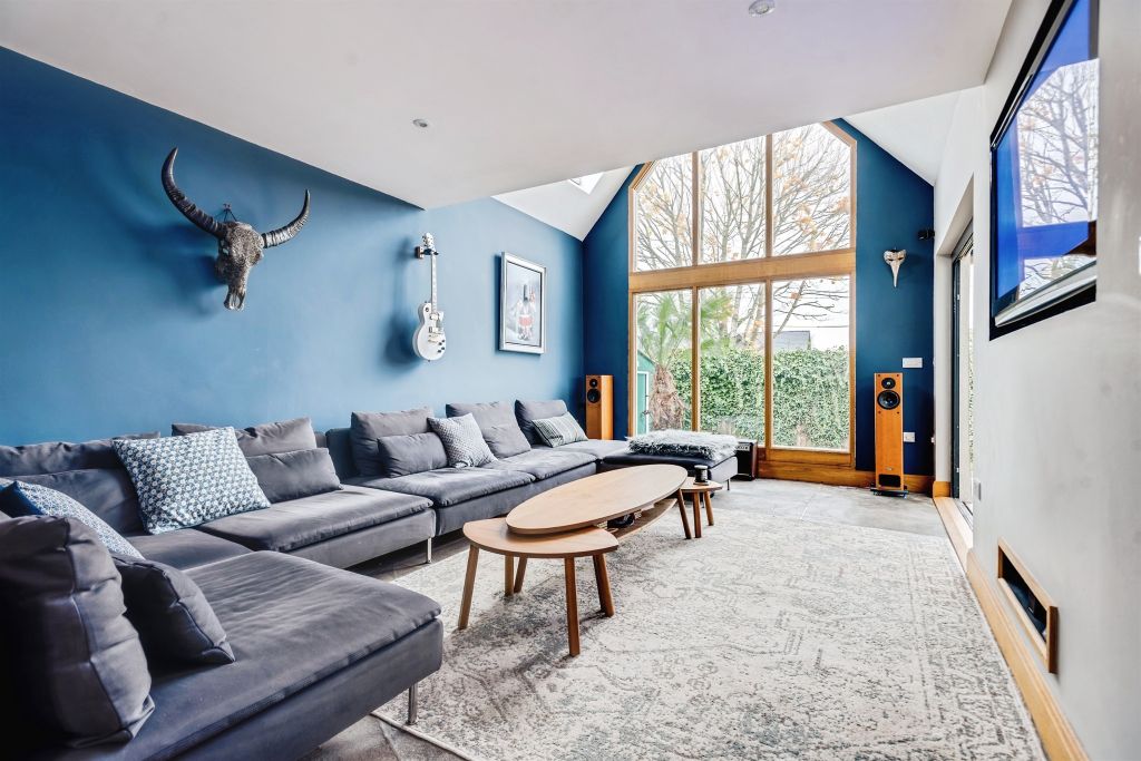 Property photo 3 of 17