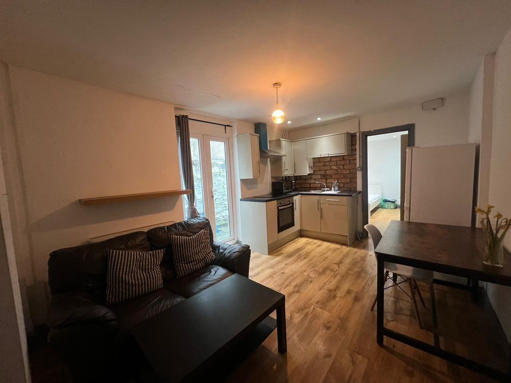 Property photo 3 of 10 Front