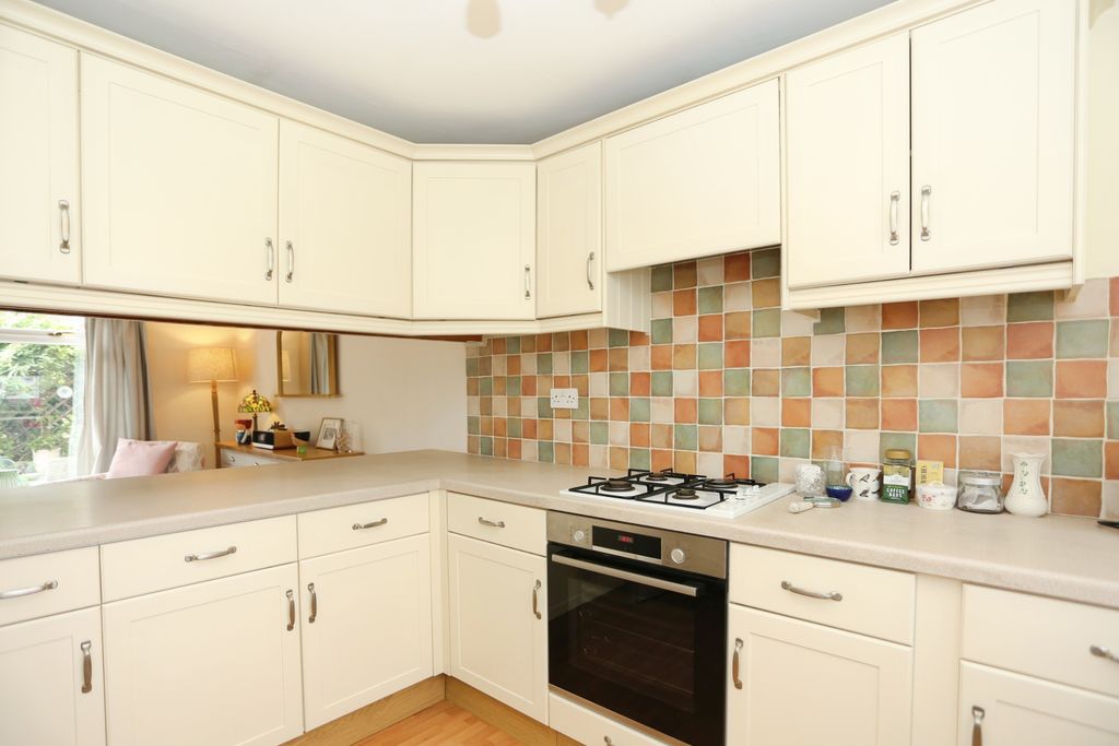 Property photo 2 of 18 Kitchen