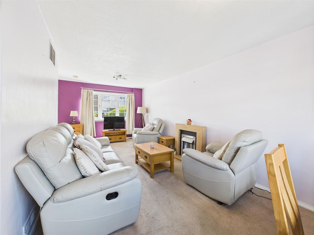 Property photo 3 of 11 Cam04907G0-Pr0252-Still015.Jpg