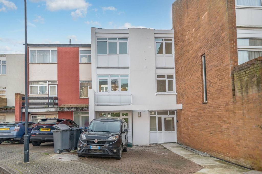 Property photo 1 of 24