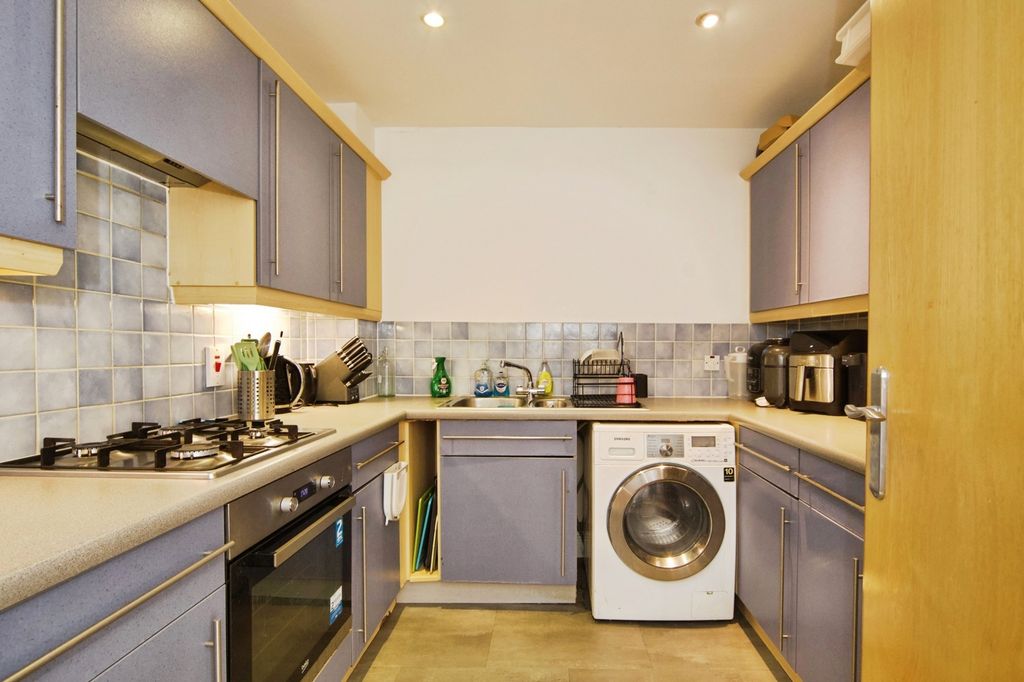 Property photo 2 of 11 Kitchen