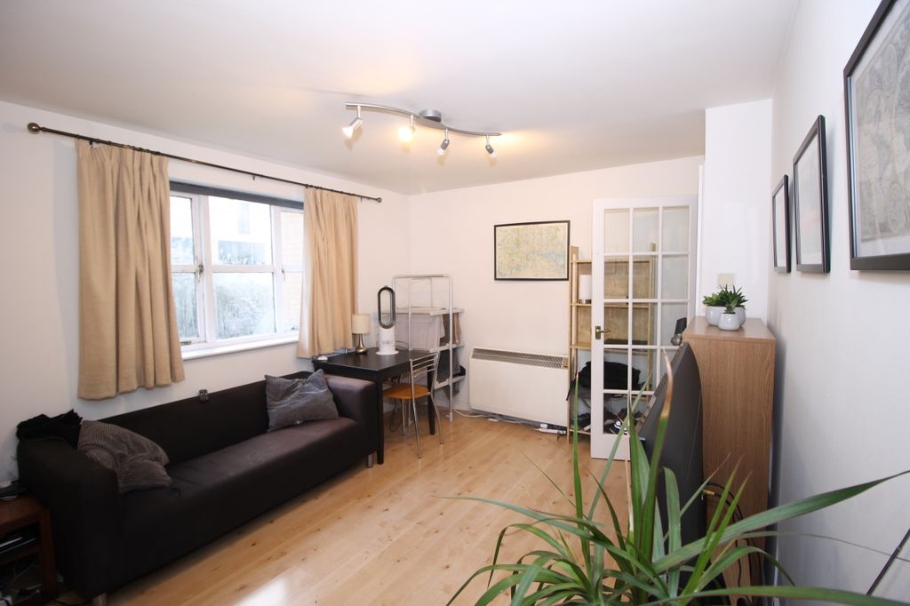 Property photo 1 of 7 Living
