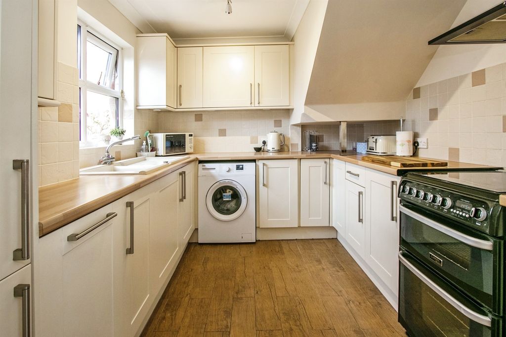 Property photo 2 of 13