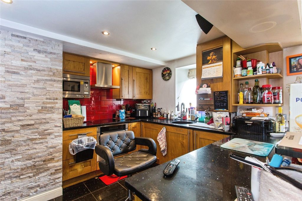 Property photo 2 of 24 Picture No. 16