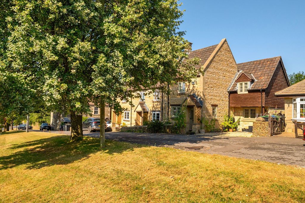 Property photo 1 of 31