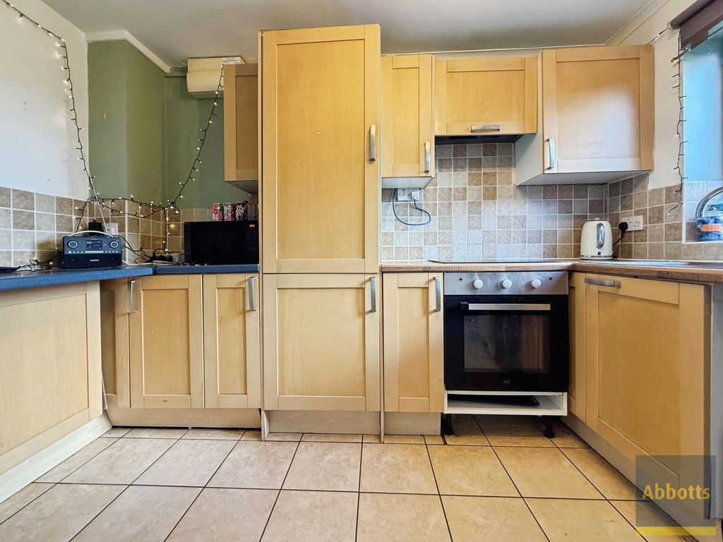 Property photo 2 of 7 Kitchen