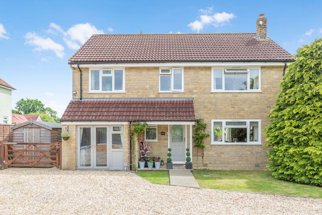 Property photo 1 of 28