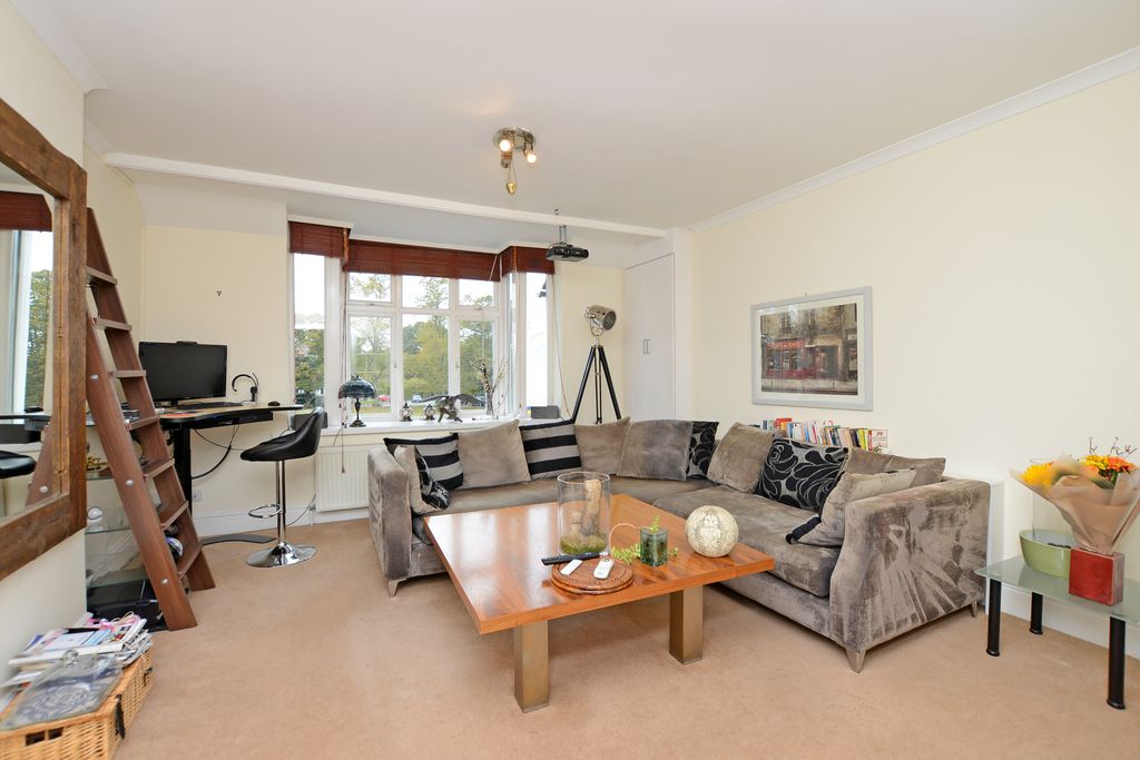 Property photo 3 of 12