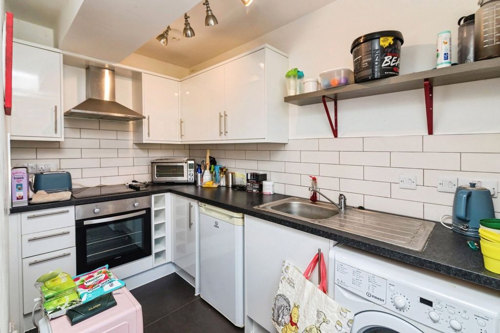 Property photo 2 of 8 Kitchen