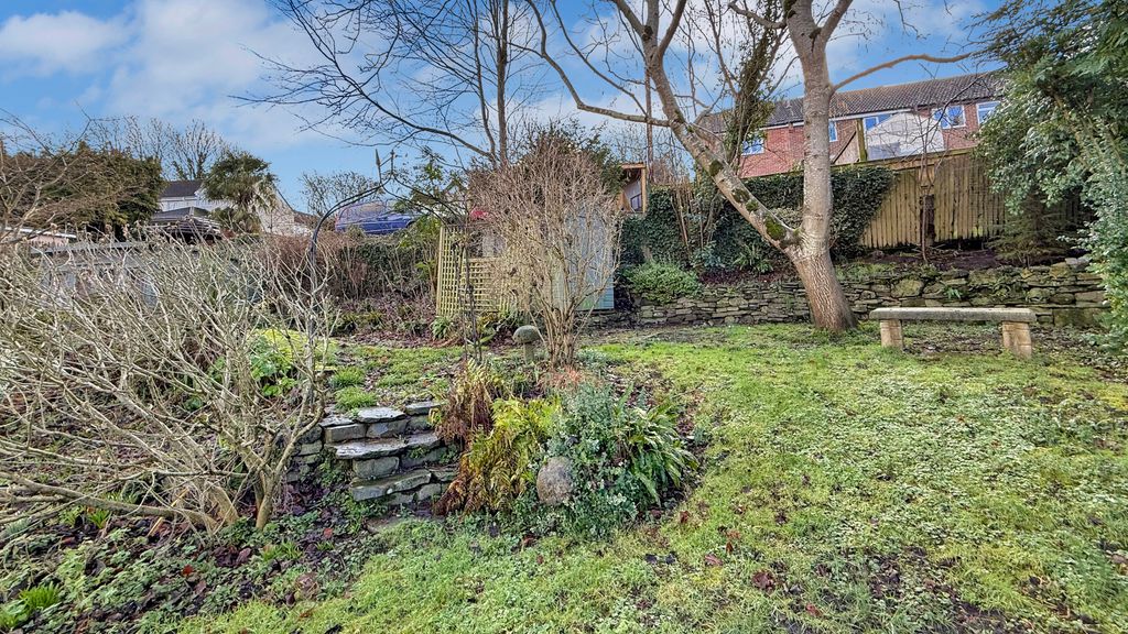 Property photo 2 of 21 Garden