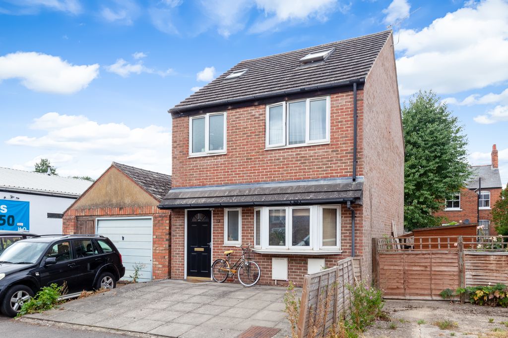4 bed detached house to rent Osney