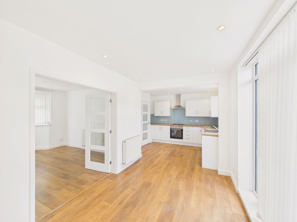 Property photo 3 of 17 5135797