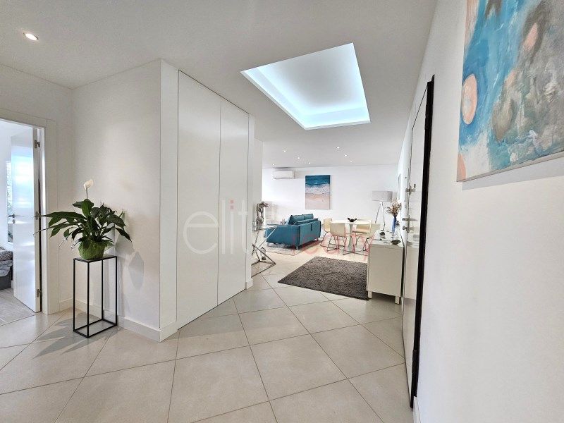 Property photo 2 of 25