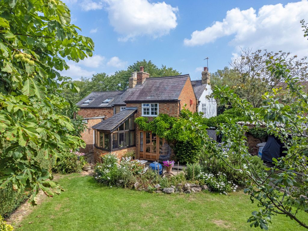 Property photo 2 of 35