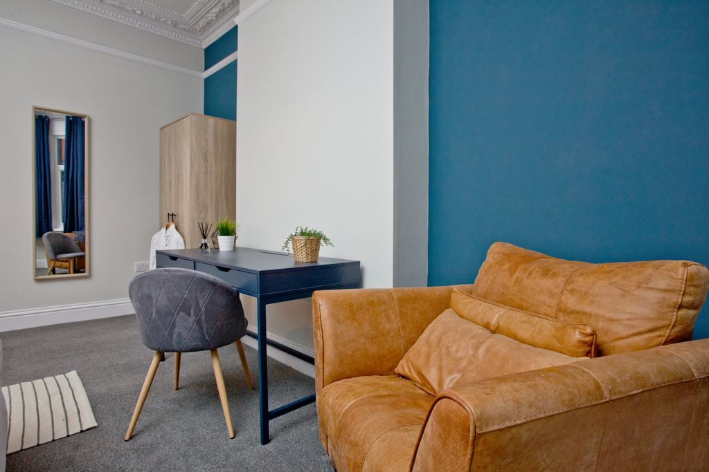 Property photo 3 of 9 Room 1_8