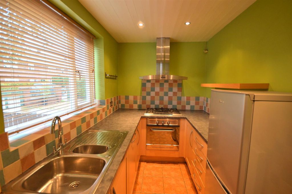 Property photo 2 of 9 Kitchen