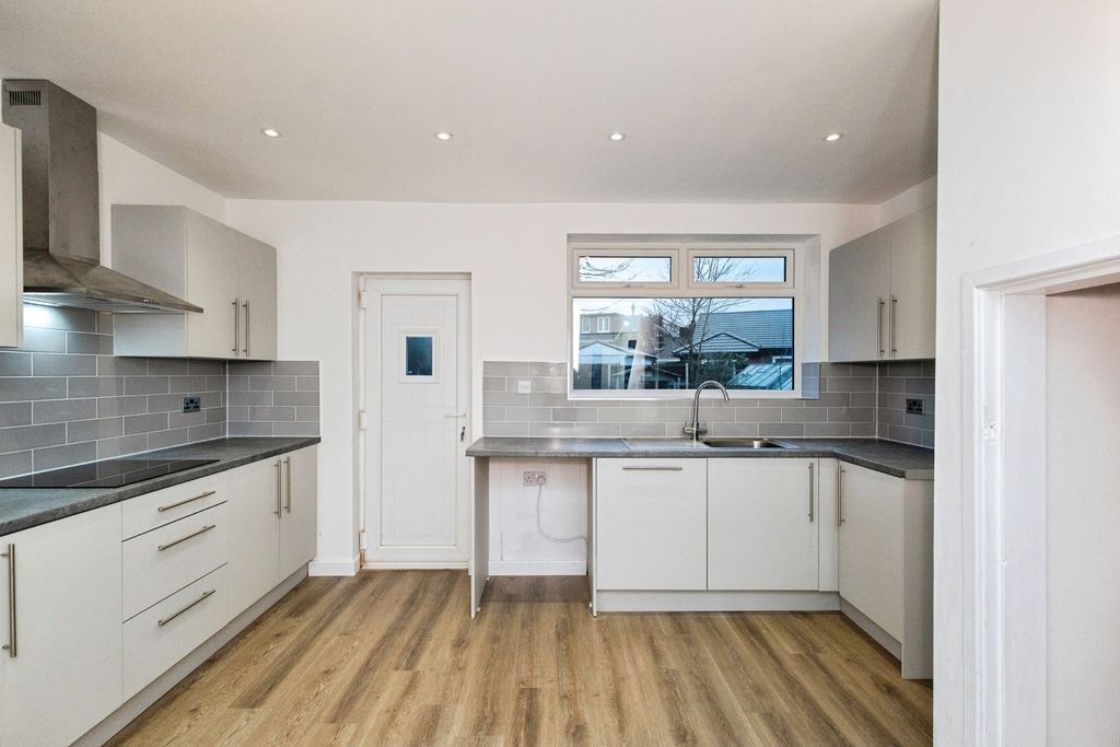 Property photo 2 of 20 Pbox-Img.Jpg