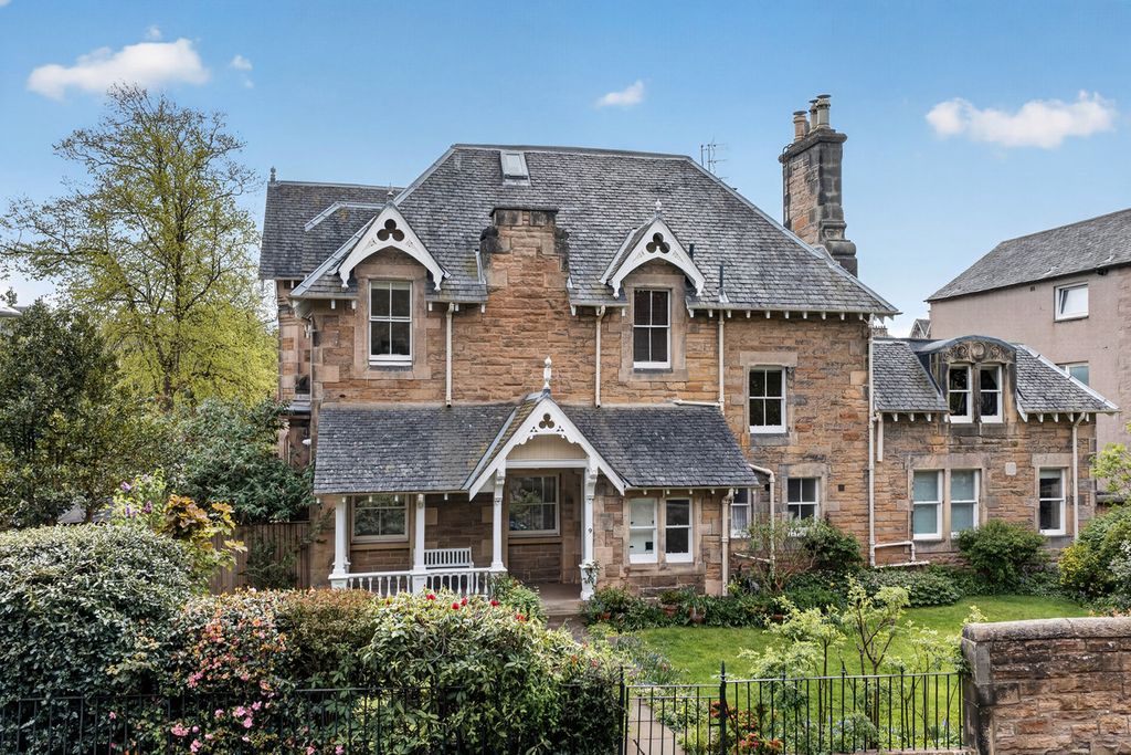 Property photo 1 of 33