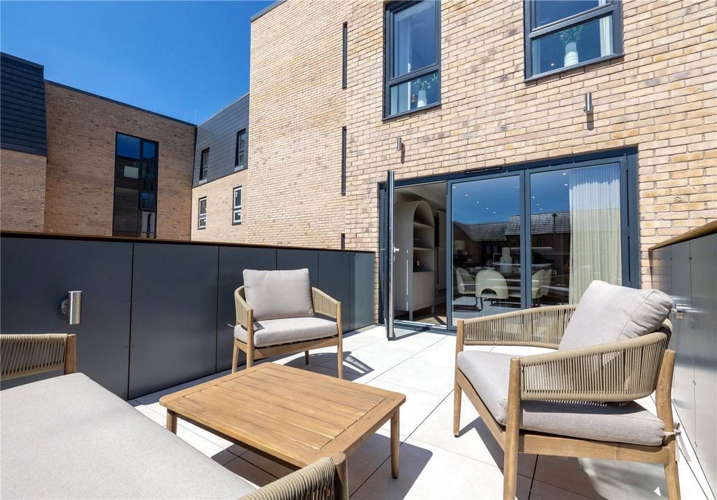 Property photo 2 of 14 Mulberry Park