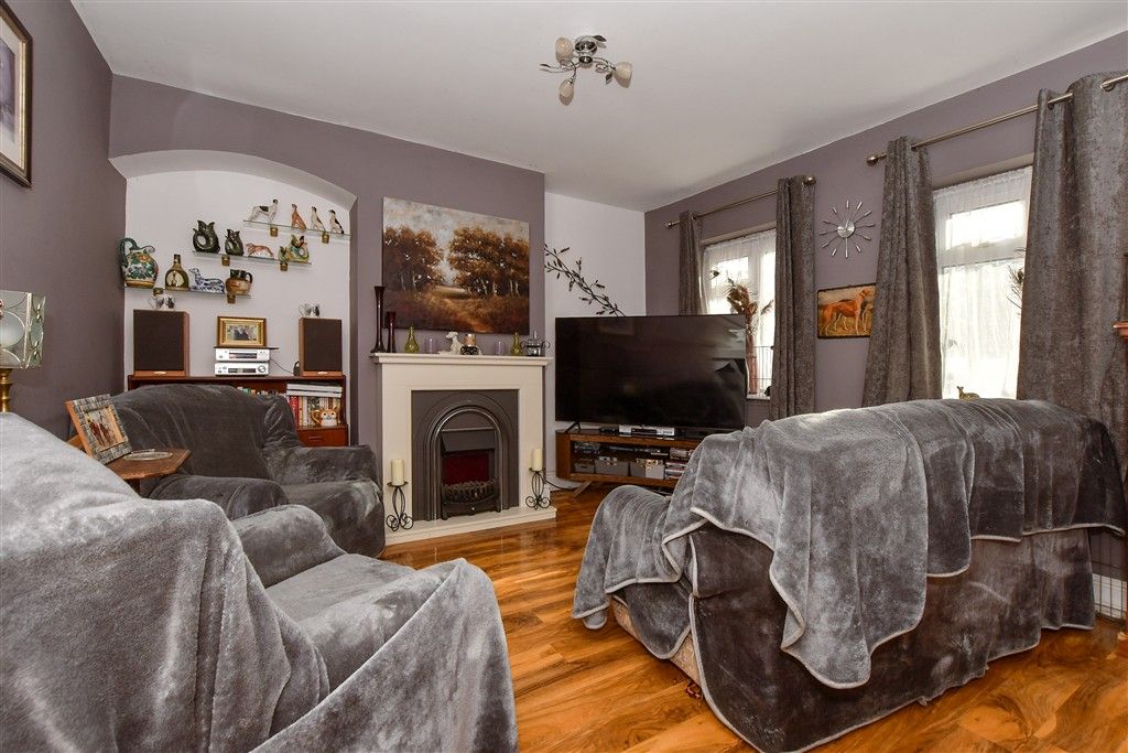 Property photo 3 of 10 Lounge