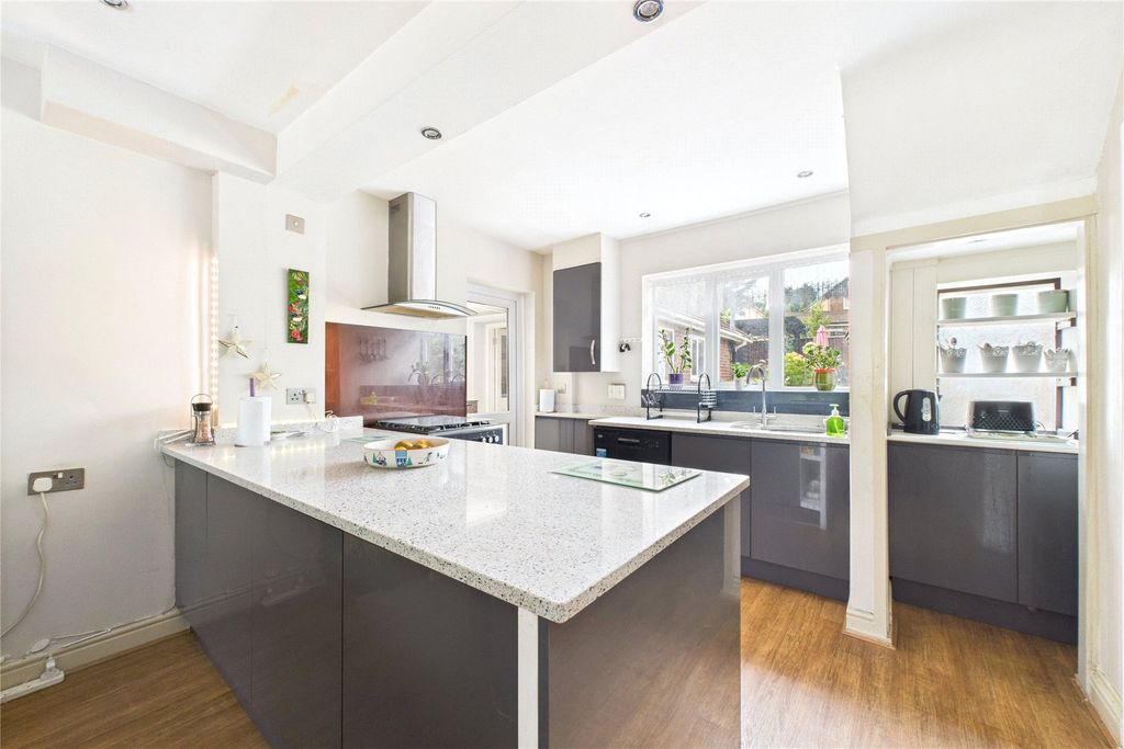 Property photo 3 of 12 Picture No. 11