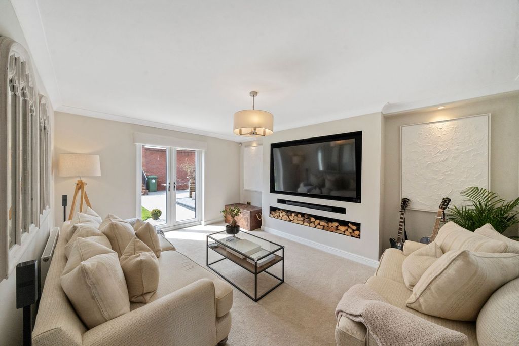 Property photo 3 of 21