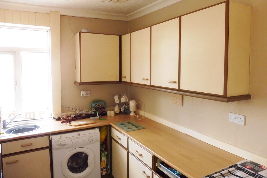 Property photo 1 of 6 Kitchen