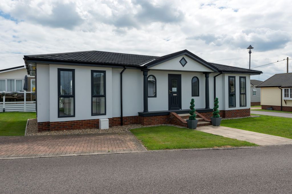 Property photo 1 of 18 Front