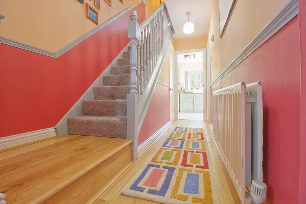 Property photo 3 of 18 Entrance Hall