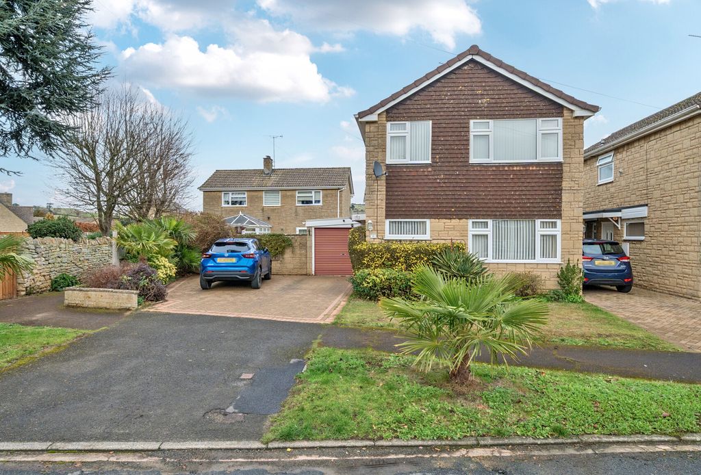 Property photo 1 of 18 1384541-19-692871...